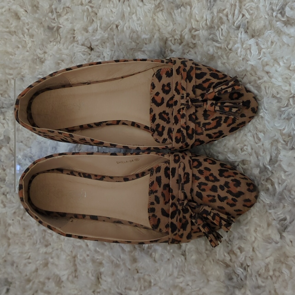 Tassel leopard print loafers